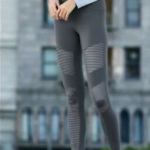 Alo Grey Moto Leggings. Size Medium. Like New Condition!